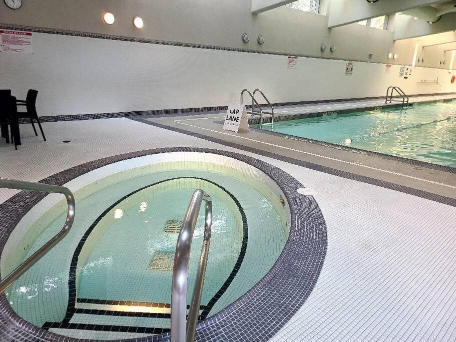 Spacious Dt 2-Bdr High-Rise With View, Pool, Gym Vancouver Ngoại thất bức ảnh