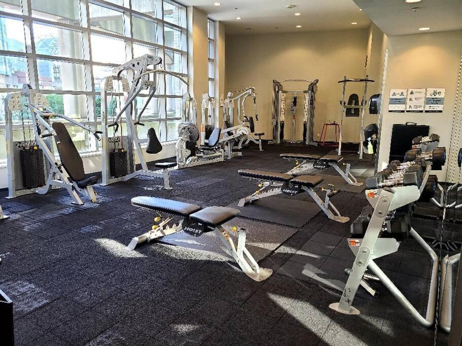 Spacious Dt 2-Bdr High-Rise With View, Pool, Gym Vancouver Ngoại thất bức ảnh